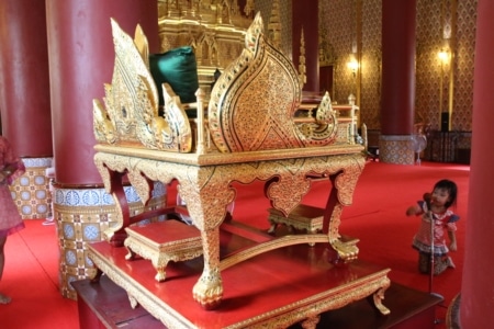 ฝันเห็นธรรมาสน์ เลขเด็ด